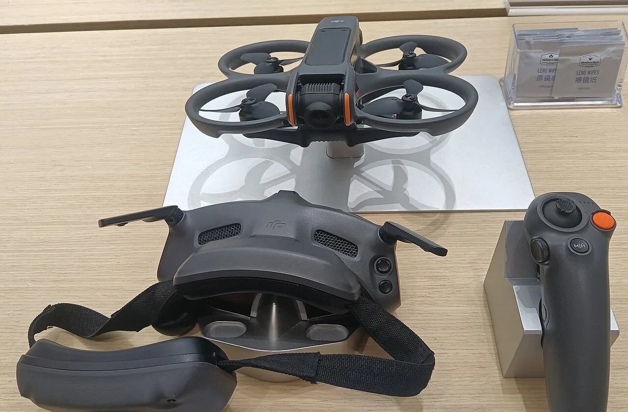 DJI Avata 2 com óculos DJI Goggles 3 e controle de movimento